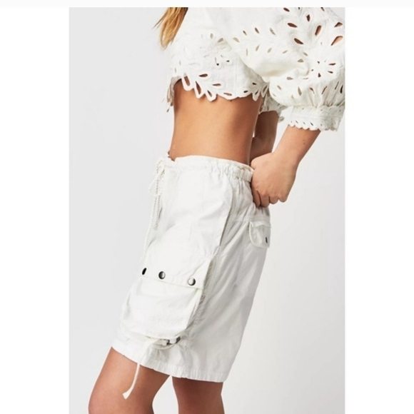 Free People Moon Bay Parachute Shorts in Optic White ** On sale this weekend* - Picture 3 of 5